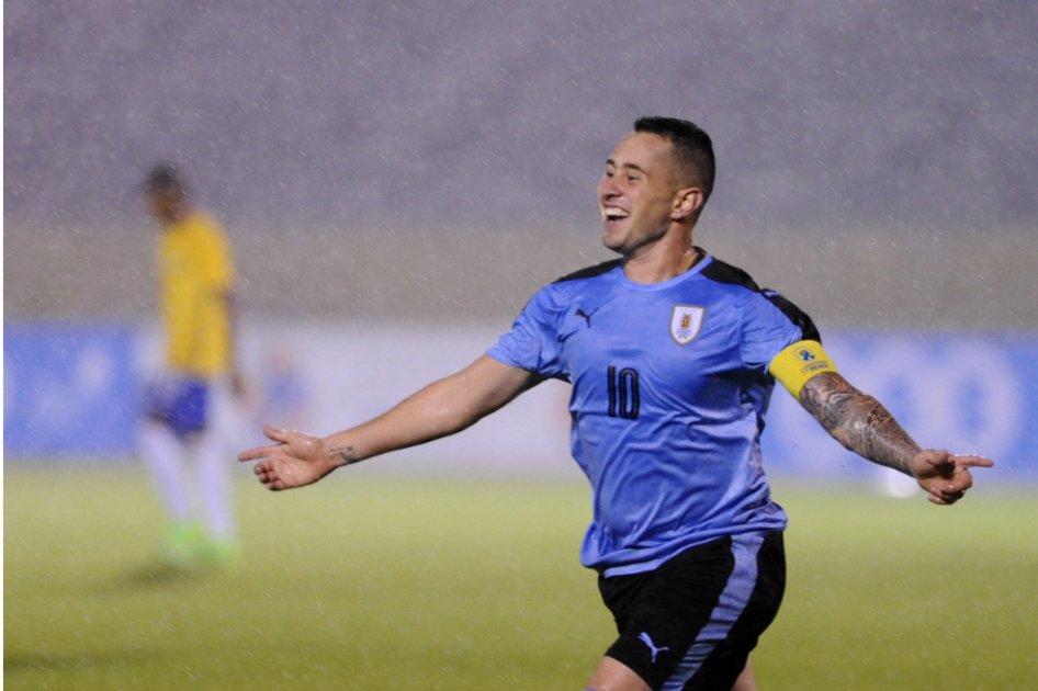 Uruguay derrotó al último minuto a Brasil y puso un pie en el Mundial Sub-20