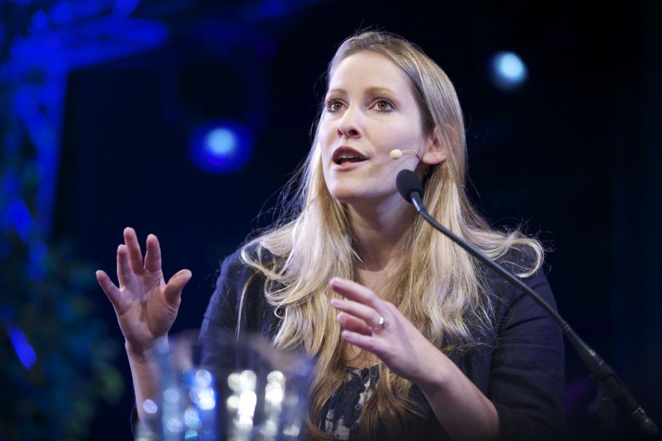 «Hombres y mujeres deben dejar el sexismo y ser solidarios», Laura Bates