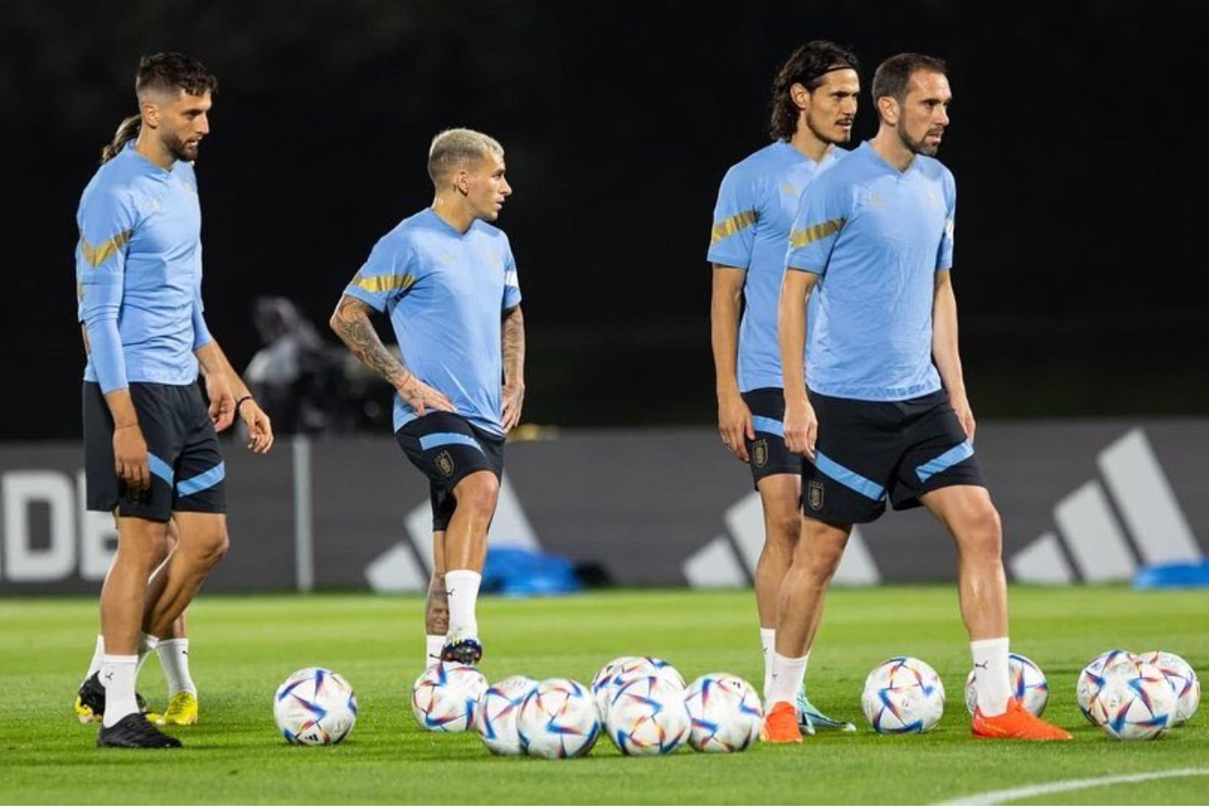 Uruguay, sin ningún gol a su favor, se juega su futuro ante Ghana