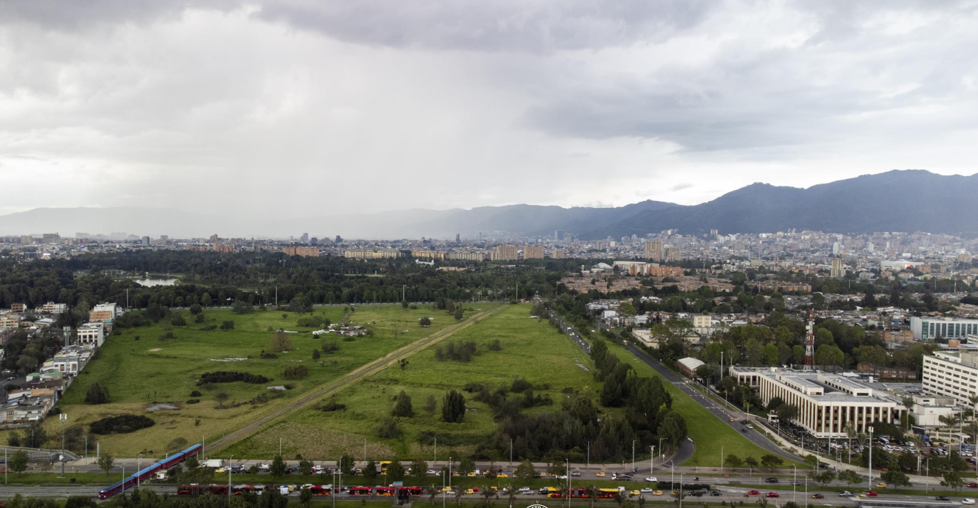 Predio sobre la Avenida El Dorado sobre el cual se construirá el Distrito Verde.