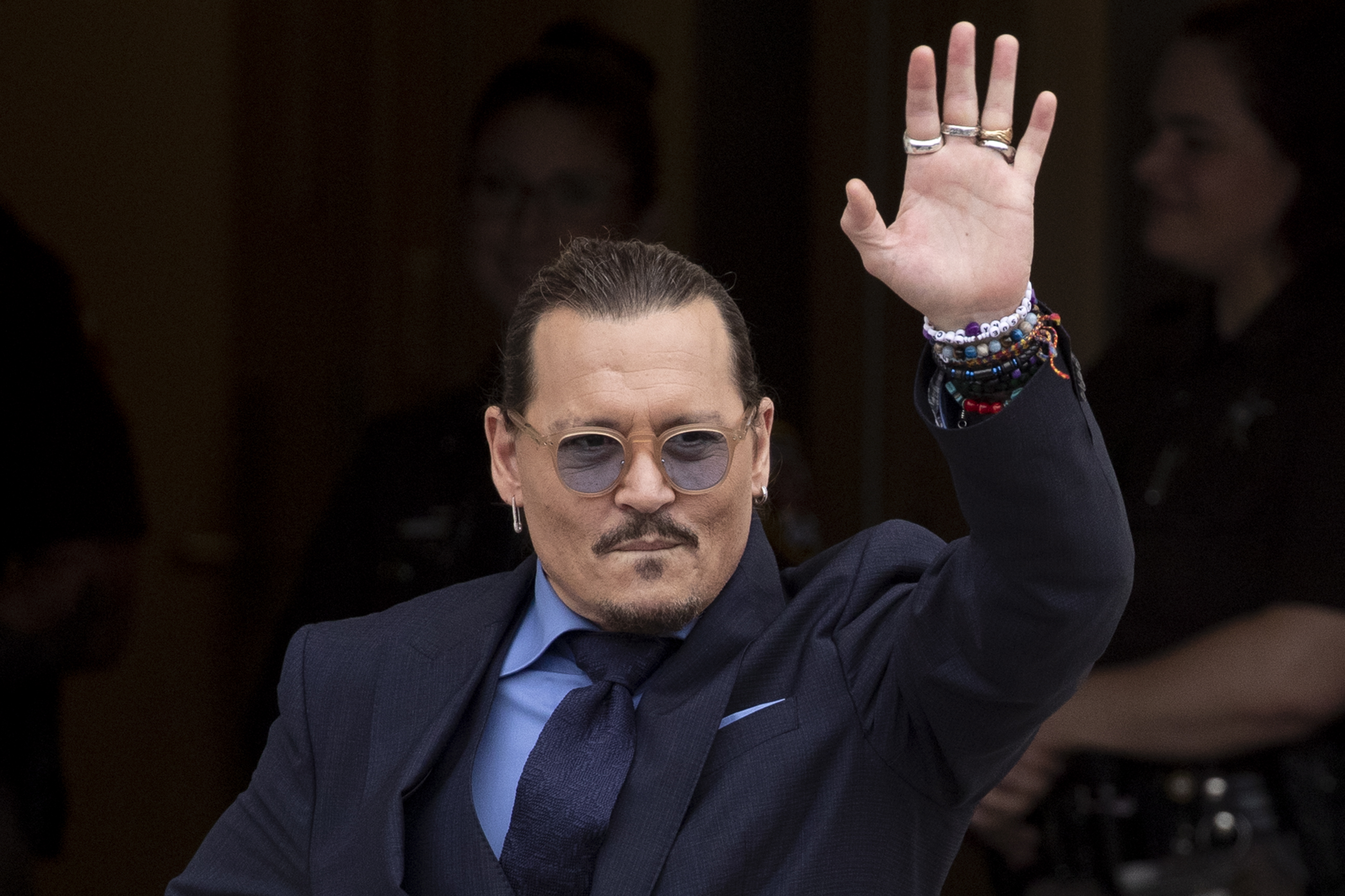 El jurado reanuda deliberaciones en juicio entre Johnny Depp y Amber Heard