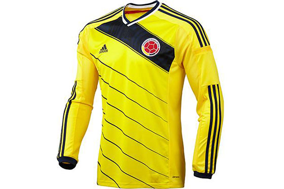 Jugadores de la selección Colombia reciben la indumentaria para el Mundial 2014