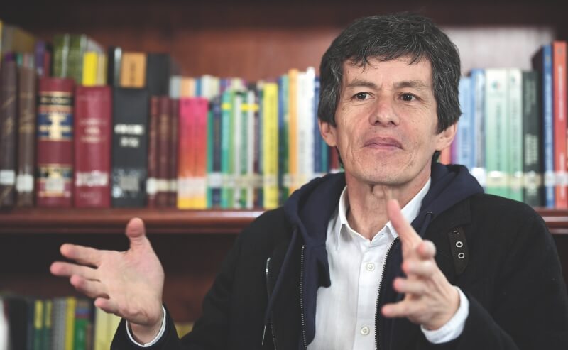 Juan Carlos Flórez cuenta: “El otro día, en un muy influyente club bogotano, unos señores decían: ‘es que Flórez no ayuda’. Usted comprenderá de qué ayudas se trata”. / Mauricio Alvarado - El Espectador