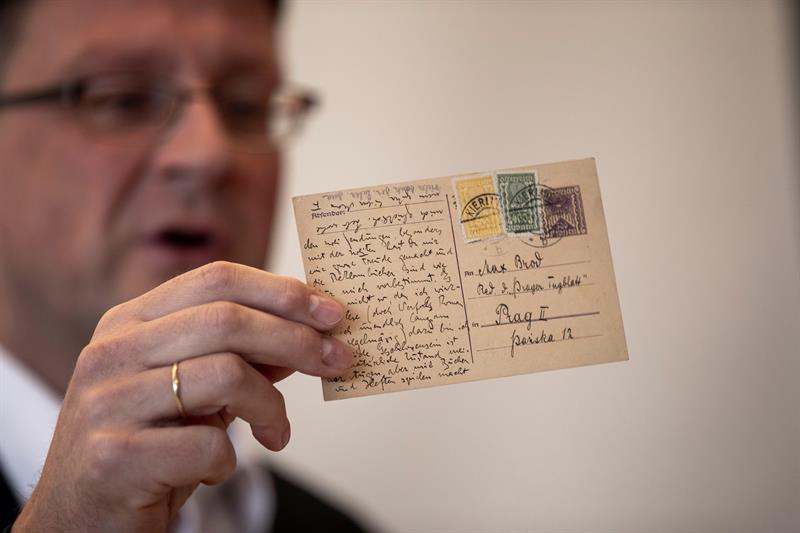 Antes de su muerte en 1924, el autor conocido por "El proceso", novela emblemática sobre el laberinto del sistema judicial, y "La Metamorfosis" había pedido a su amigo Max Brod destruir todas sus cartas y escritos.EFE