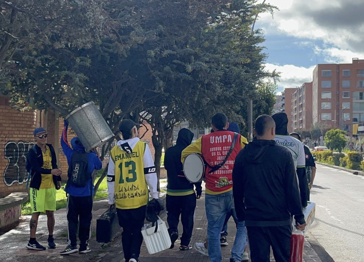 La Banda del Leopardo llegando a Tunja, para alentar al equipo, después de un viaje de 7 horas.