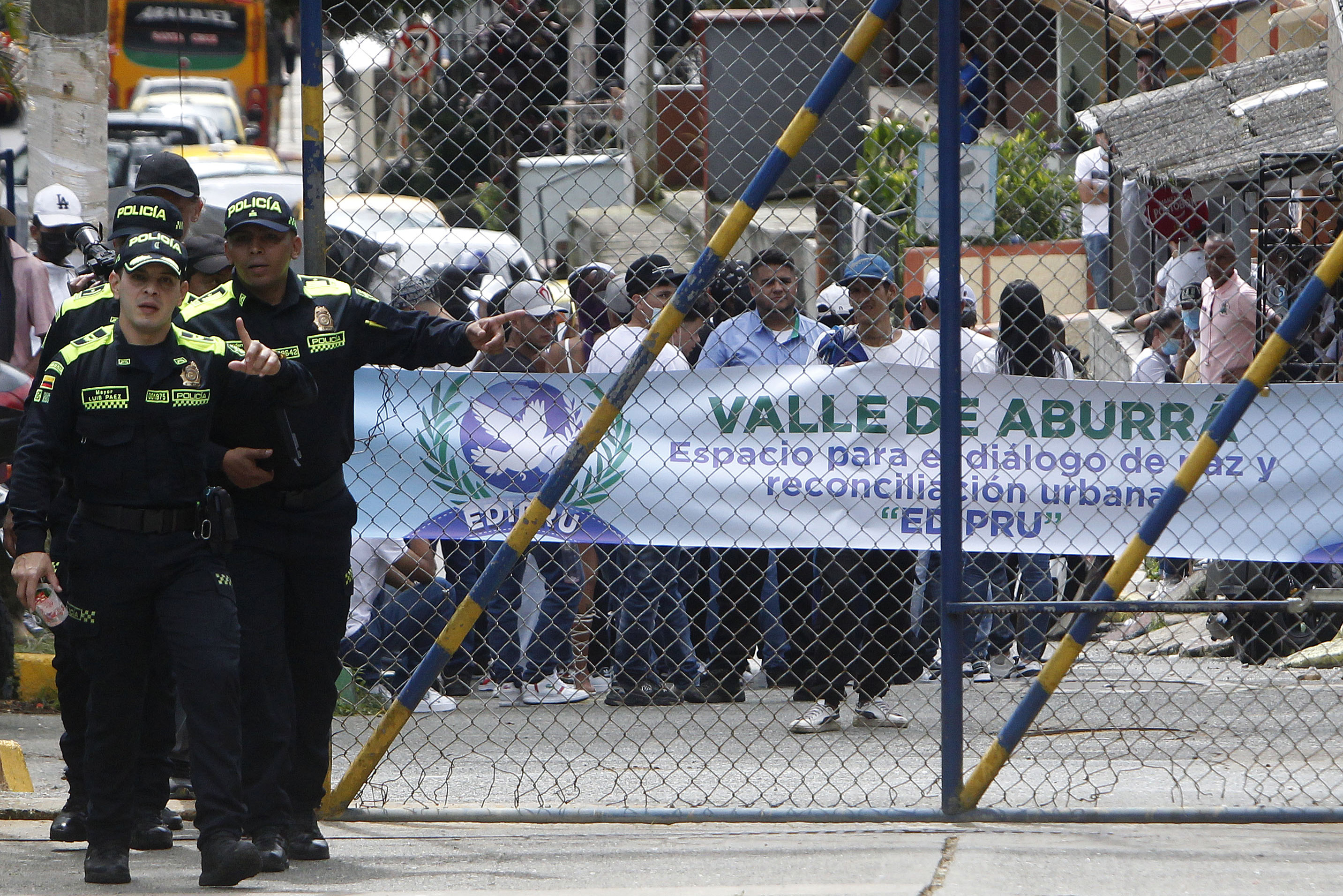 Análisis: Un año dialogando con criminales