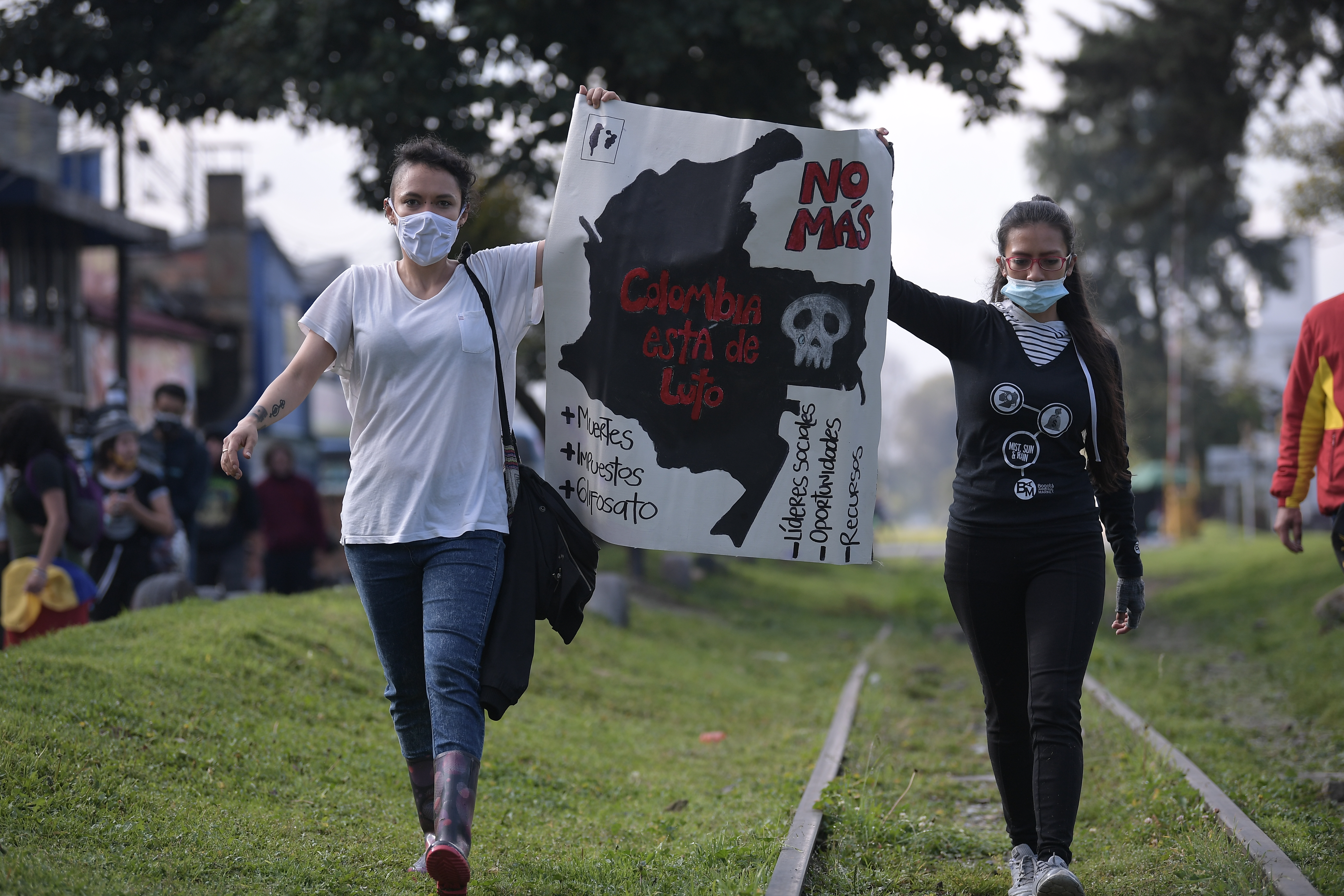 Protestas, disturbios y altercados entre estudiantes y centrales obreras con el ESMAD, en el centro de Bogotá.