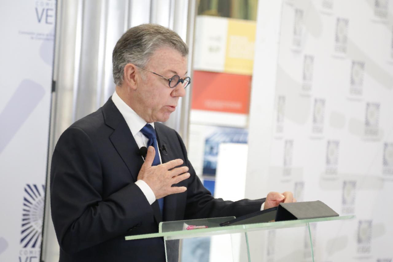 “Uribe no se opuso al cambio de esa nefasta doctrina, que él mismo estimuló”: Santos