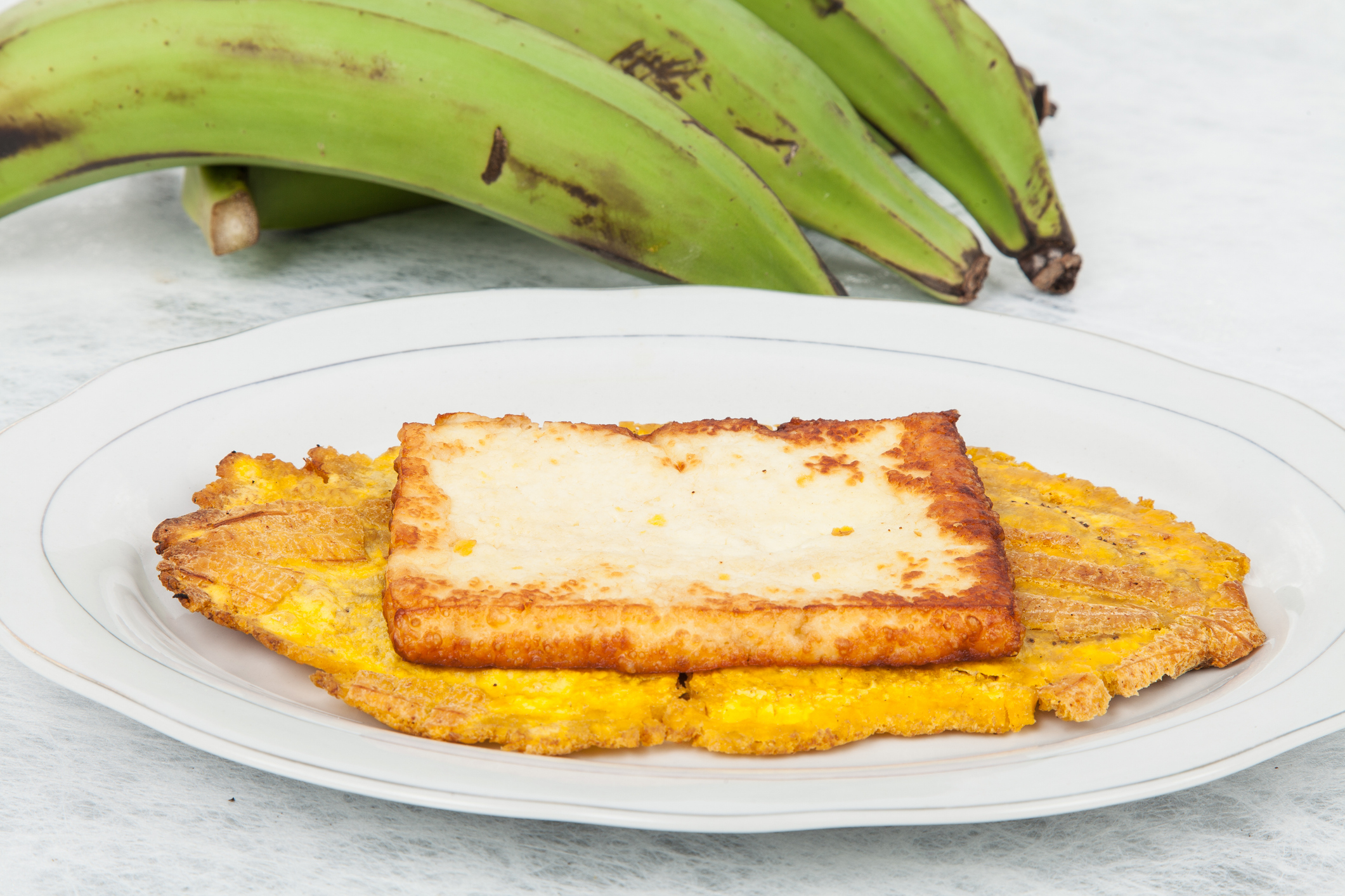 Miércoles de patacones con queso asado