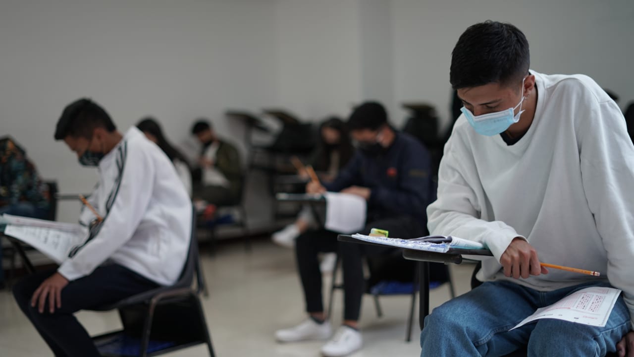 Si tiene más de 18 años y no terminó el bachillerato, puede validarlo con el Icfes