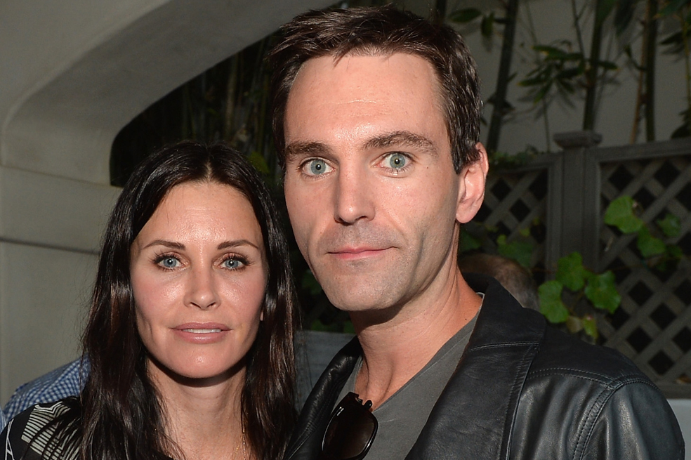 Courteney Cox planea boda con el líder de Snow Patrol