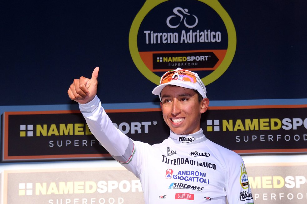 Egan Bernal portó por varios días la camiseta del mejor joven en la Tirreno-Adriático.  / Cortesía