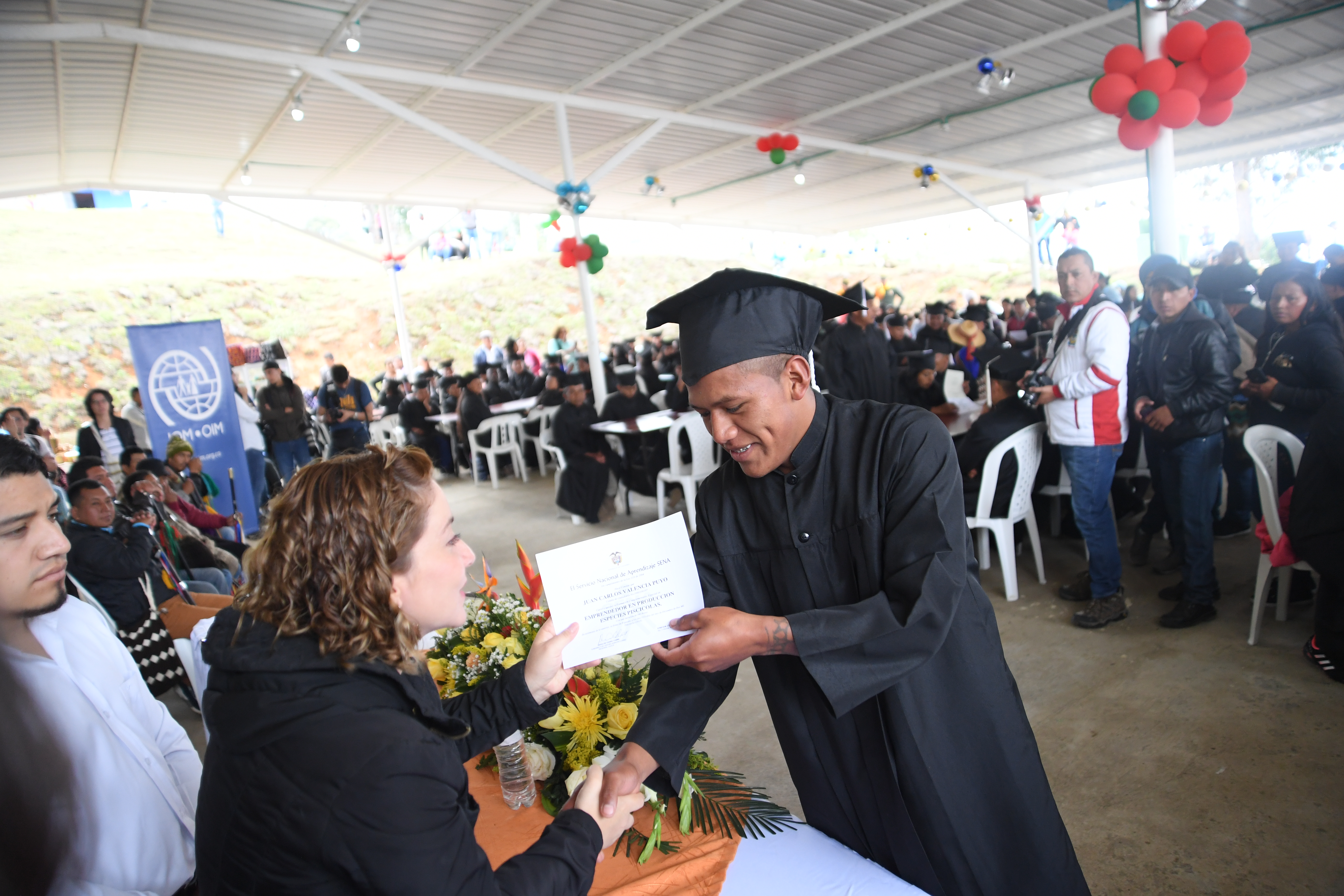 119 personas entre indígenas nasa y excombatientes de las Farc terminaron con éxito sus estudios en labores de aguacate hass, tomate de árbol, piscicultura y elaboración de artesanía, en esta vereda.