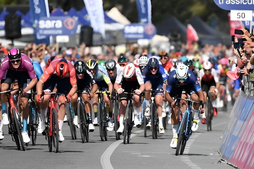 Fernando Gaviria quedó a muy poco del triunfo en la sexta etapa del Giro de Italia