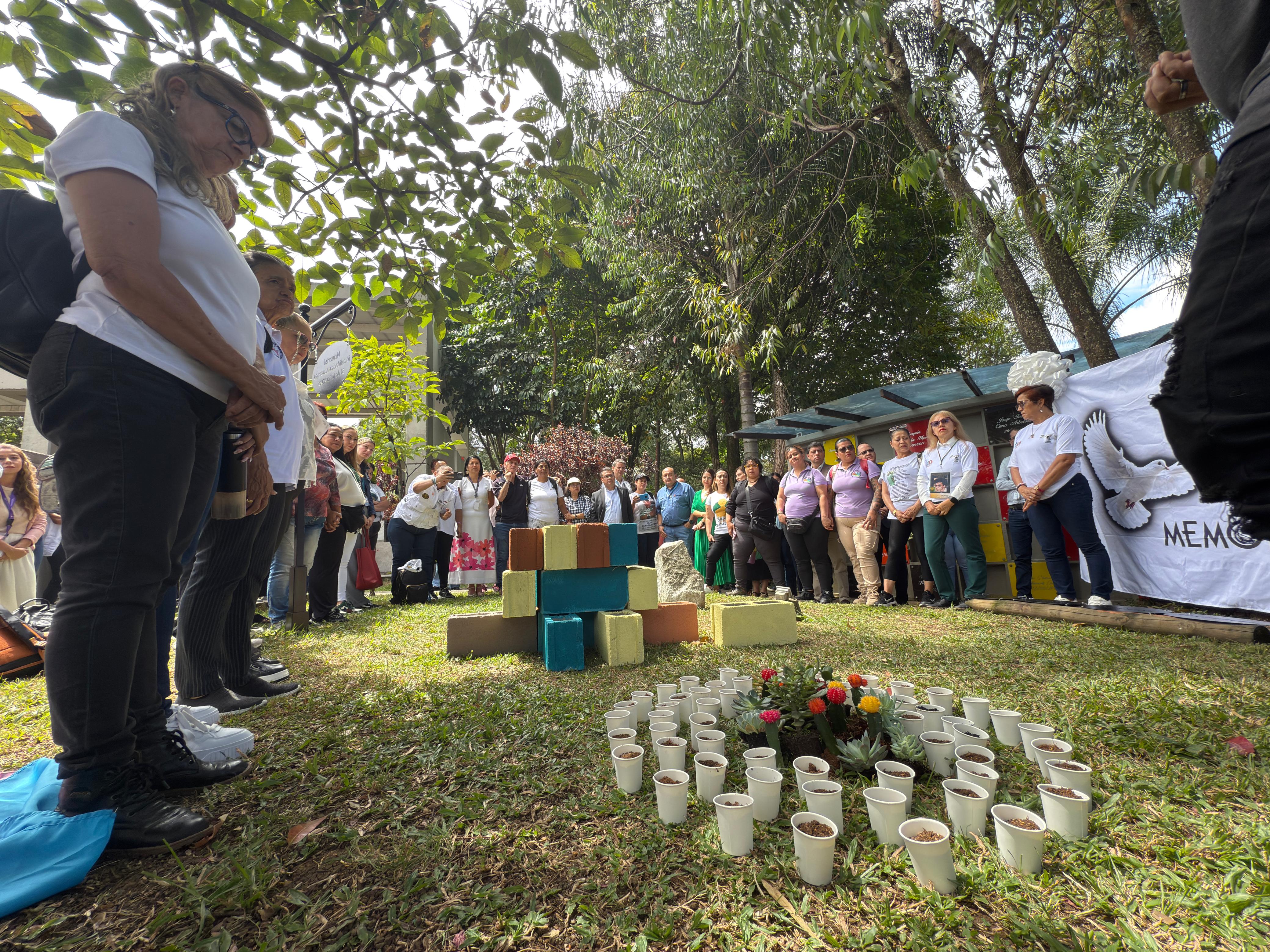 Los cerca de 300 módulos que serán instalados en el Cementerio Jardín Universal estarán diseñados para conservar, de manera diferenciada y bajo estándares técnicos, restos óseos, ropas, objetos y material asociado hallado durante las labores de búsqueda.