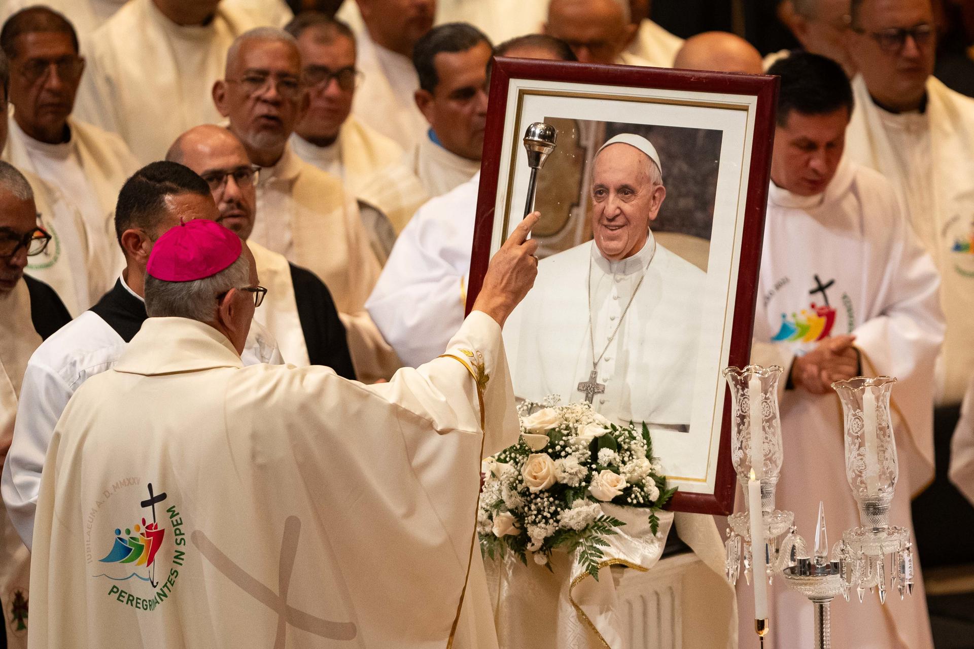El papa que se fue y el que viene