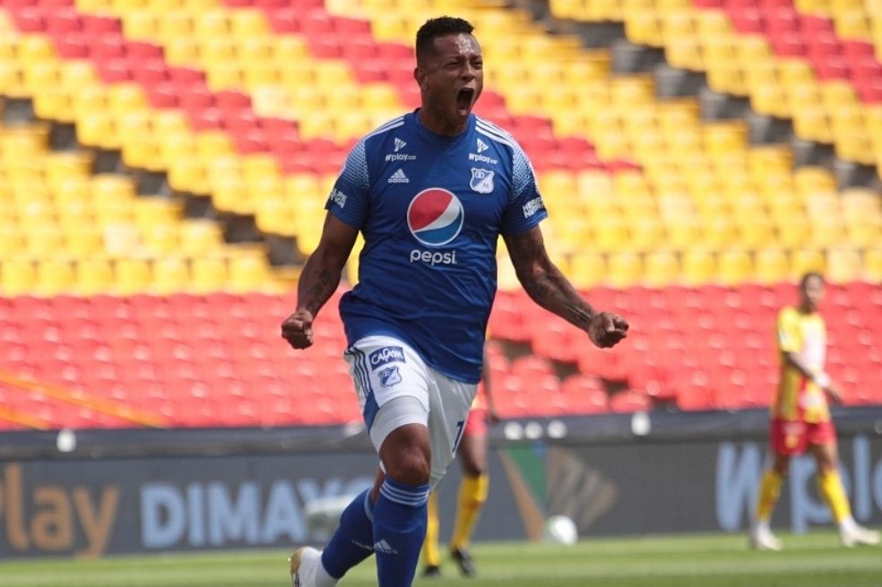 Fredy Guarín celebrando un gol con Millonarios.