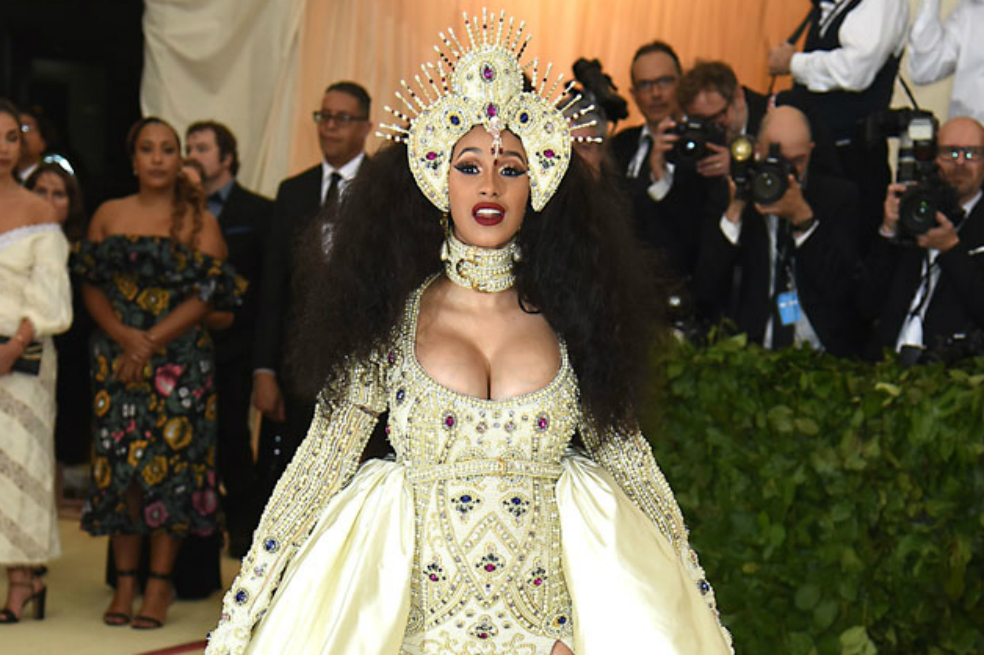 Cardi B, la primera rapera que lidera dos veces la lista Hot 100 de Billboard