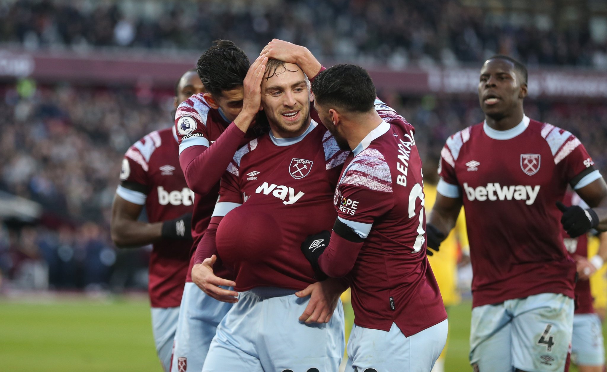 Con Mina como titular, Everton cayó ante West Ham y sigue en zona de descenso