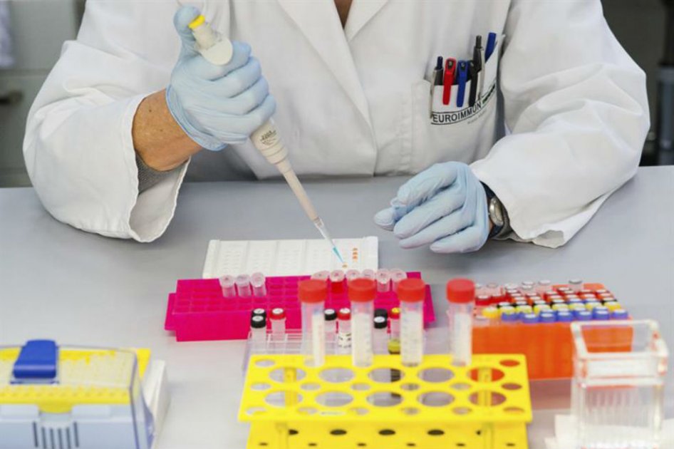 Farmacéutica Sanofi espera ensayar vacuna contra el virus del Zika en un año