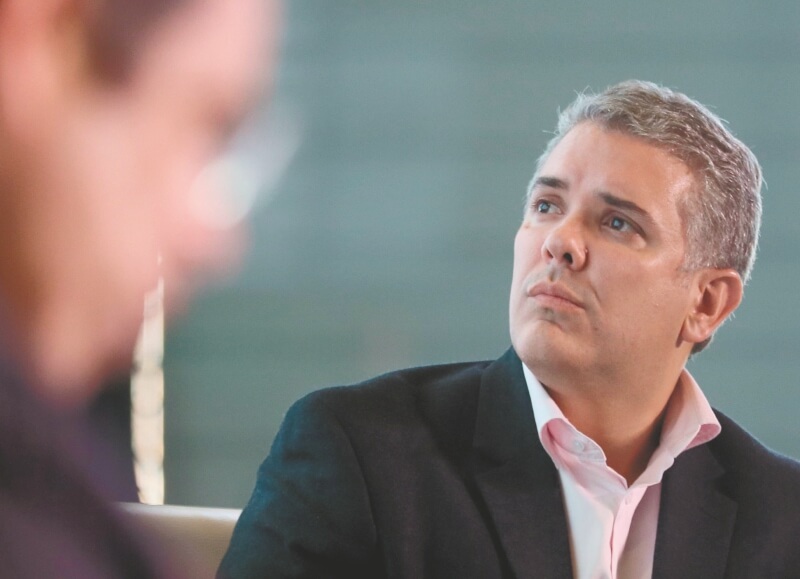 «Duque debe limitar su relación con Uribe»: The Economist