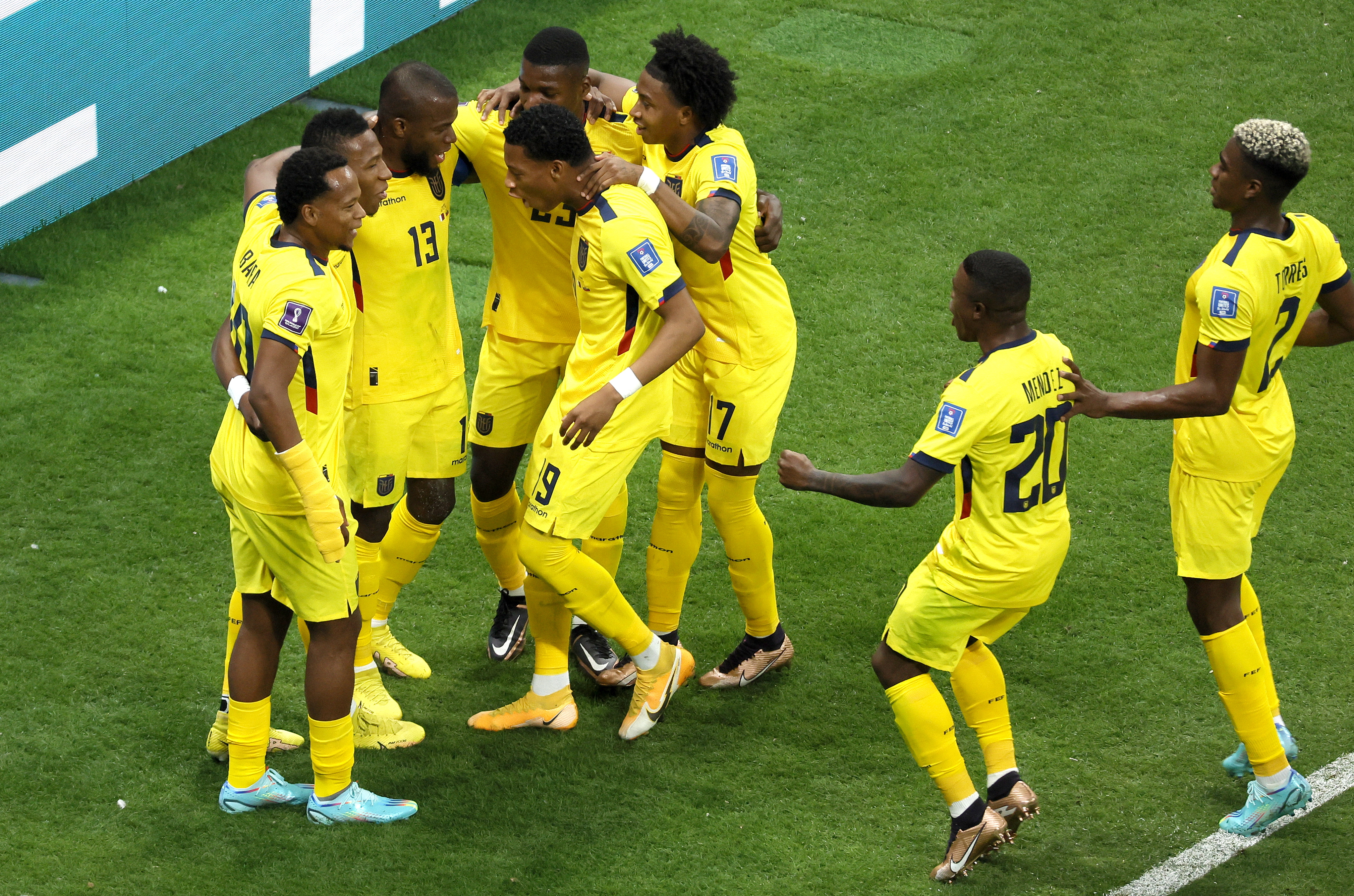 Alegría y baile en Ecuador tras histórico triunfo en inauguración del Mundial
