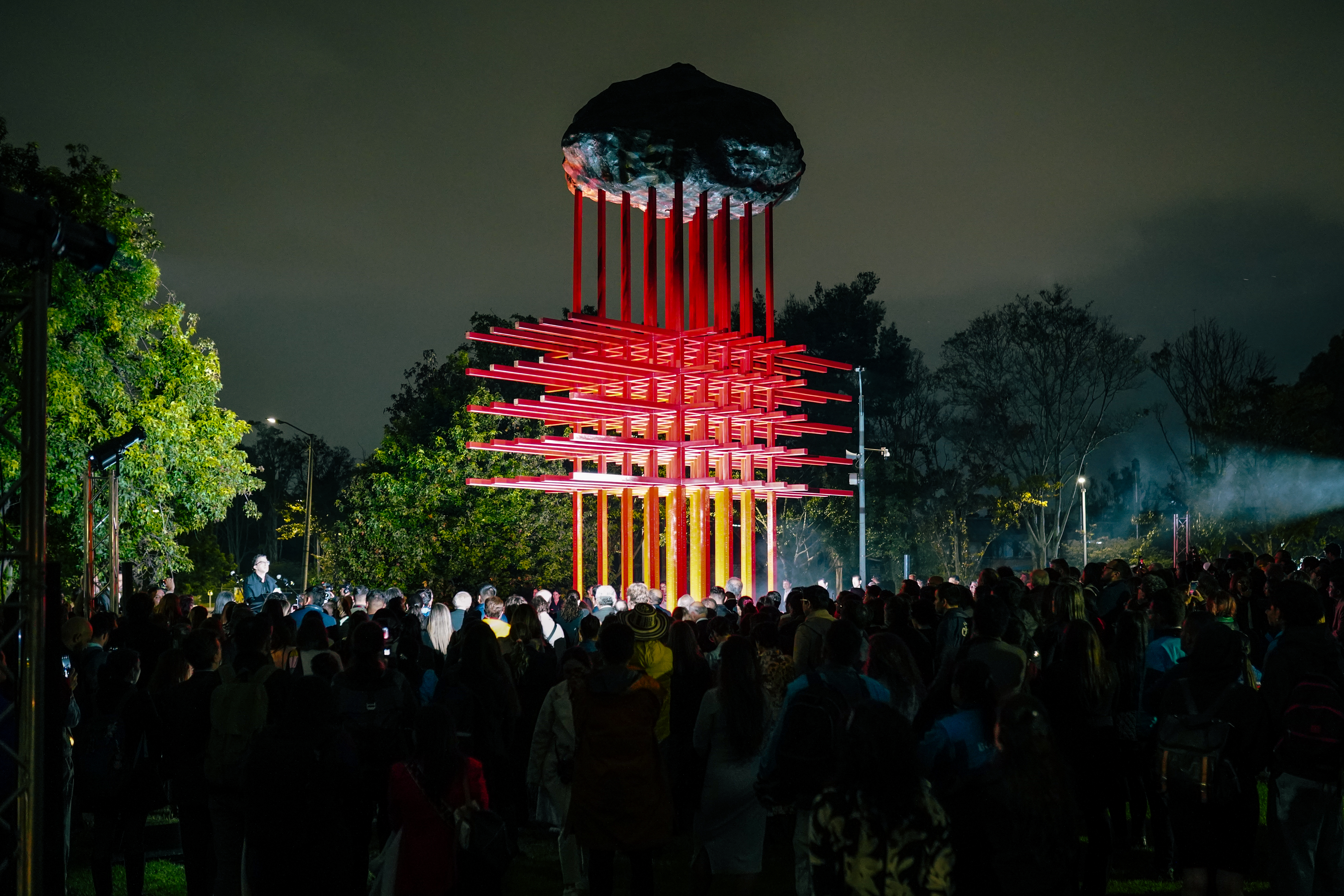 “Umbral”: el monumento que conmemora el sacrificio del personal de la salud en la pandemia