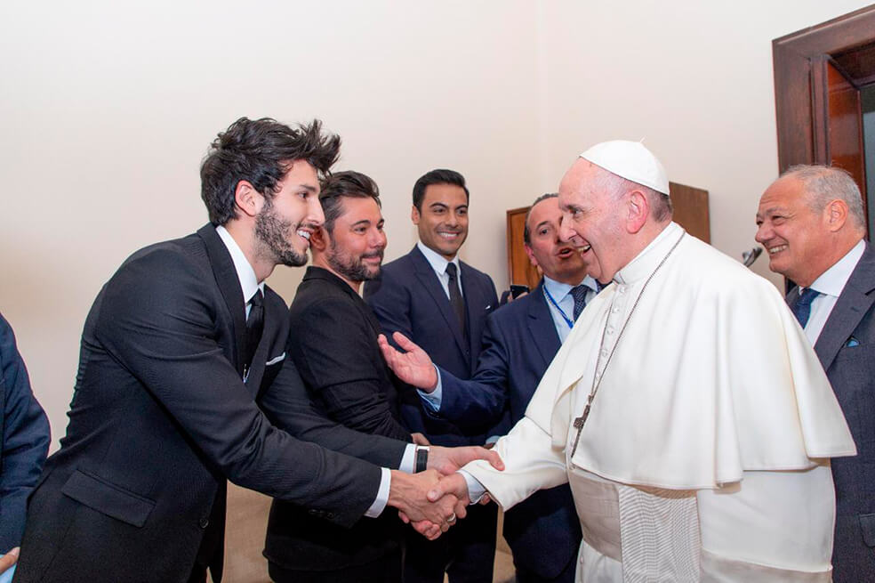 Sebastián Yatra, la banda sonora de la fundación del papa Francisco