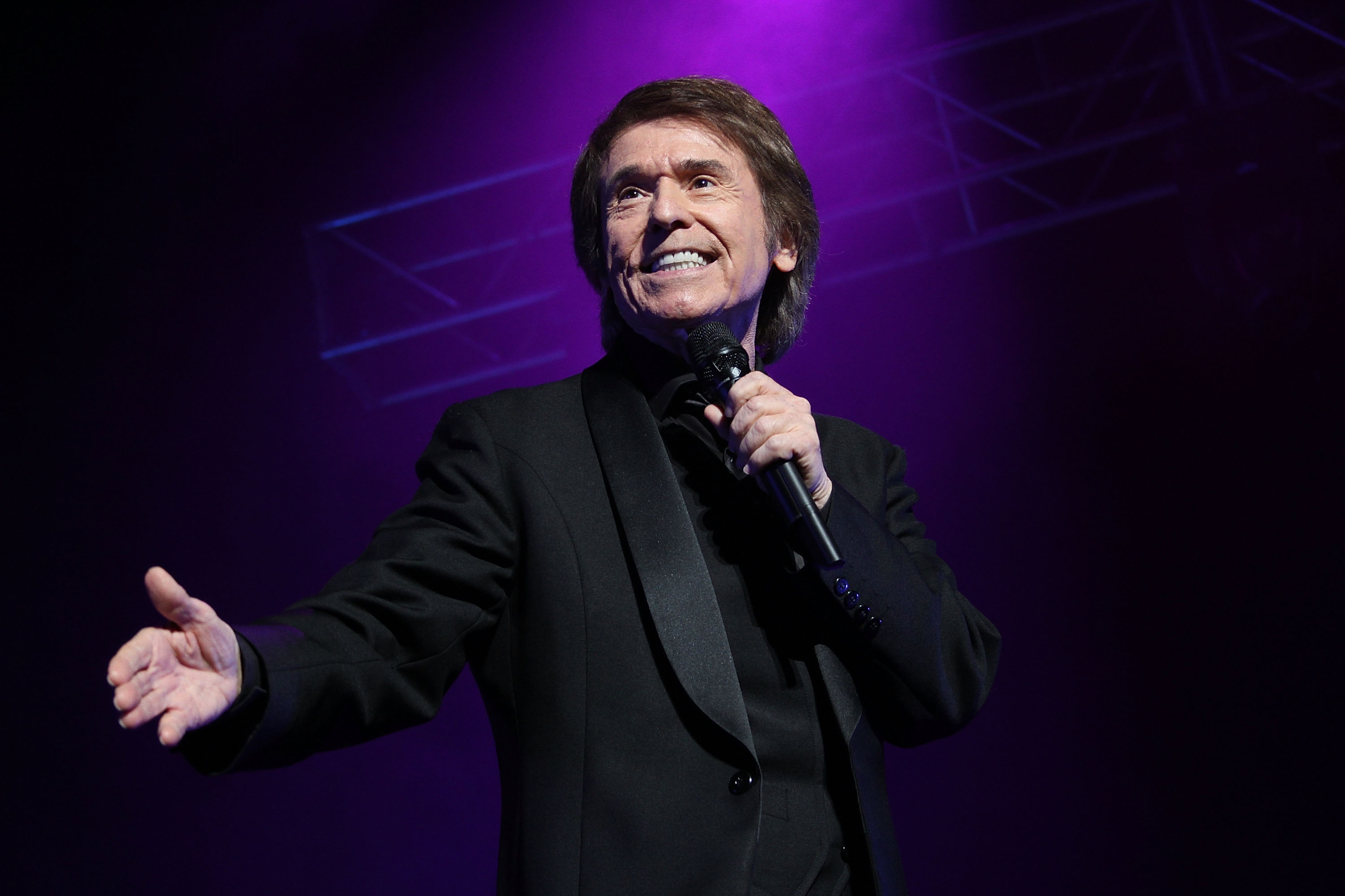 Raphael no tuvo ACV. Desmienten diagnostico inicial y programa cancela especial