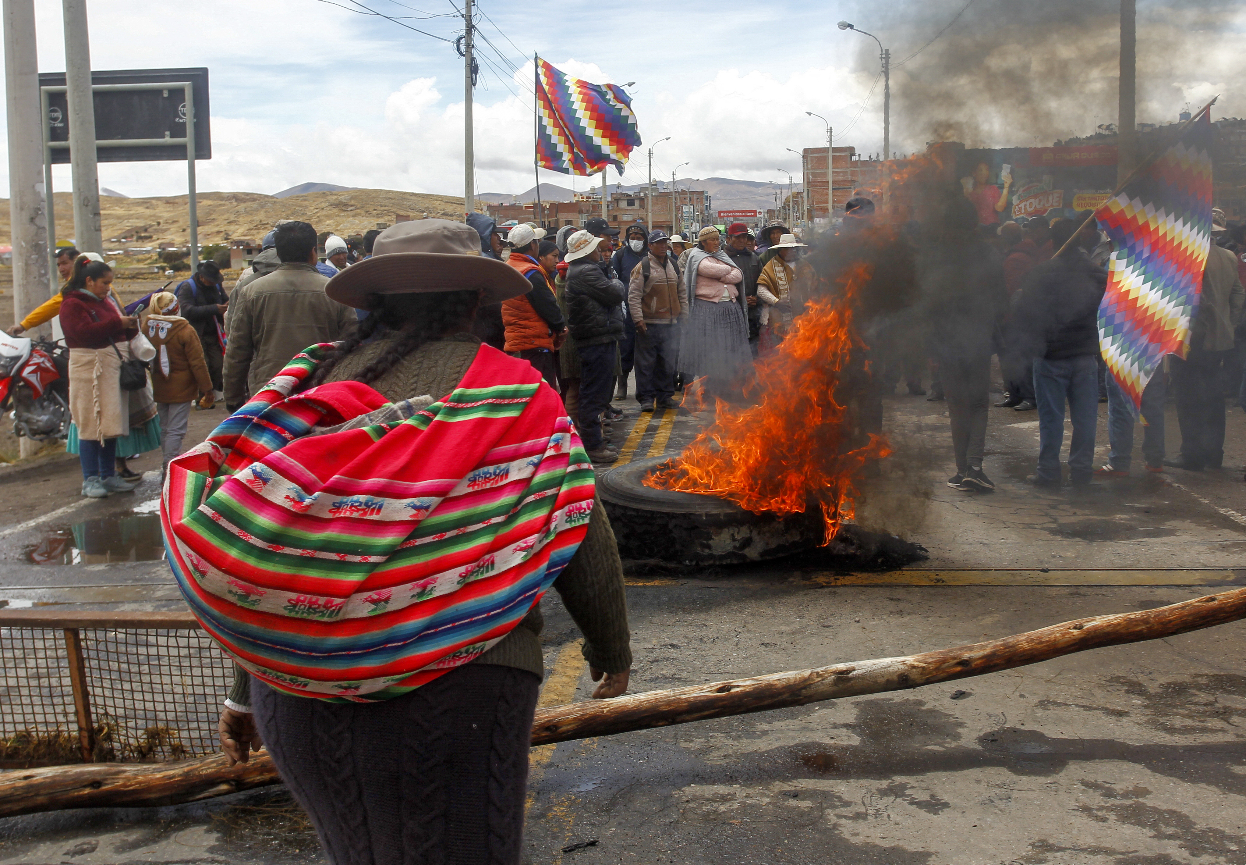 Jornada de protestas en Perú; Gobierno declarará en emergencia la red vial