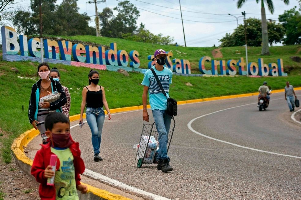 Así se vive el regreso a Venezuela en días de pandemia: “Un mes comiendo lentejas”