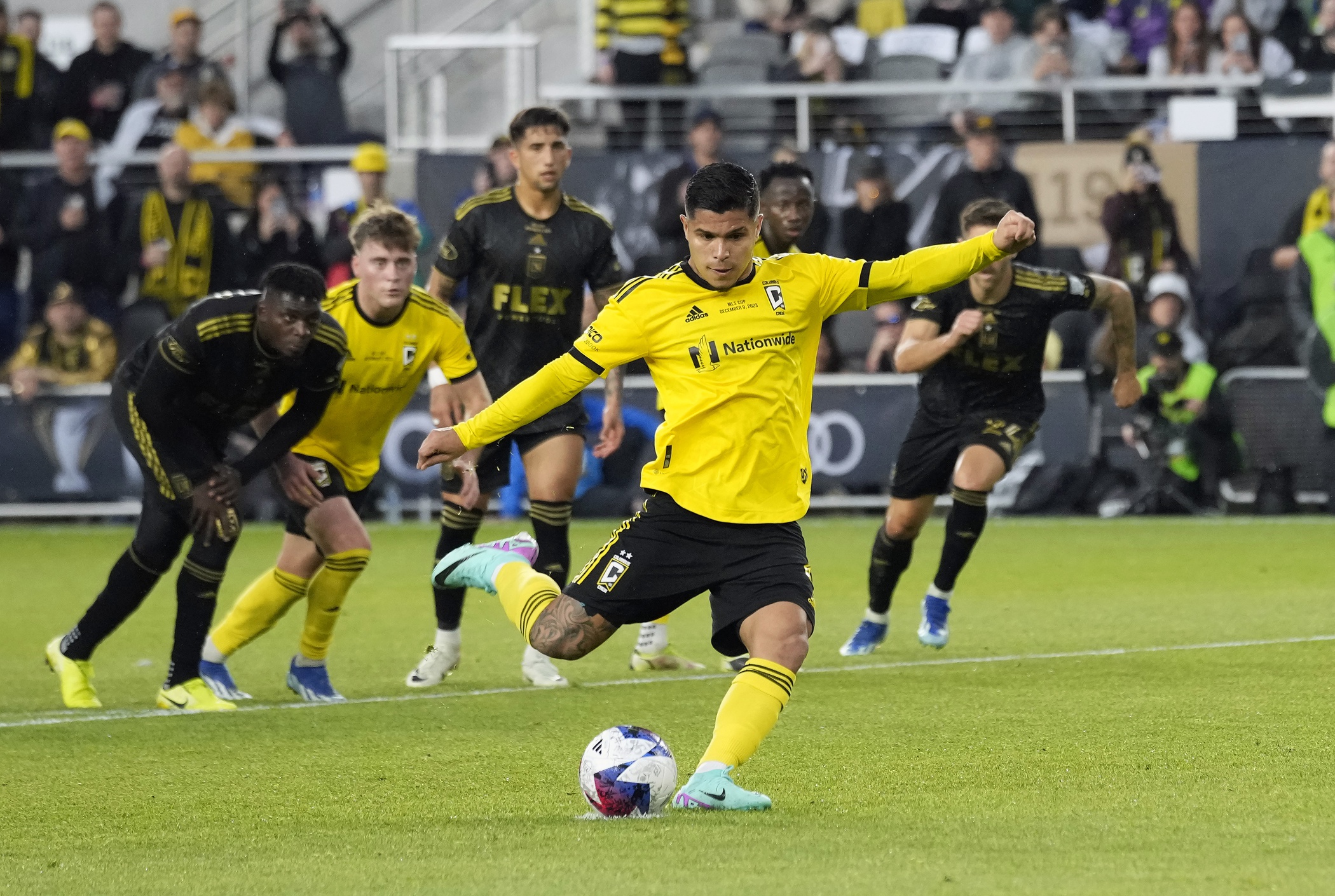 USA1125. COLUMBUS (ESTADOS UNIDOS), 09/12/2023.- Fotografía cedida por USA Today Sports donde aparece el delantero del Columbus Crew el colombiano Juan Camilo 'Cucho' Hernández en acción ante Los Angeles FC durante la final de la Copa MLS hoy, en Lower.com Field en Columbus (Estados Unidos). El Columbus Crew se proclamó este sábado campeón de la MLS Cup al imponerse en la final por 2-1 a Los Angeles FC (LAFC), que se había llevado este título el año pasado. EFE/ Kyle Robertson / USA Today Sports/SOLO USO EDITORIAL/ SOLO DISPONIBLE PARA ILUSTRAR LA NOTICIA QUE ACOMPAÑA (CRÉDITO OBLIGATORIO)