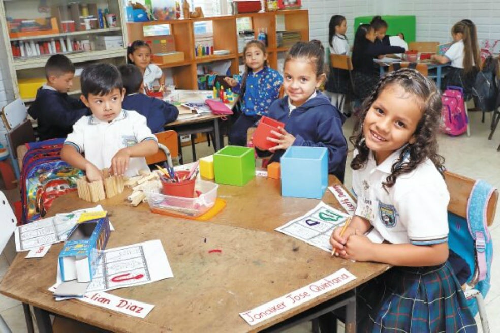 Estudiantes de uno de los colegios  públicos de “Mi comunidad es escuela”.   / Alcaldía de Cali 