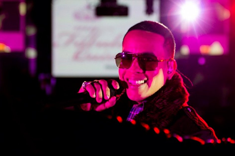 Daddy Yankee se rodea de bellas mujeres para estar en el «Limbo»