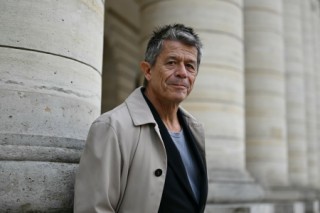Emmanuel Carrère se llevó el premio Médicis de novela francesa por un libro basado en su madre