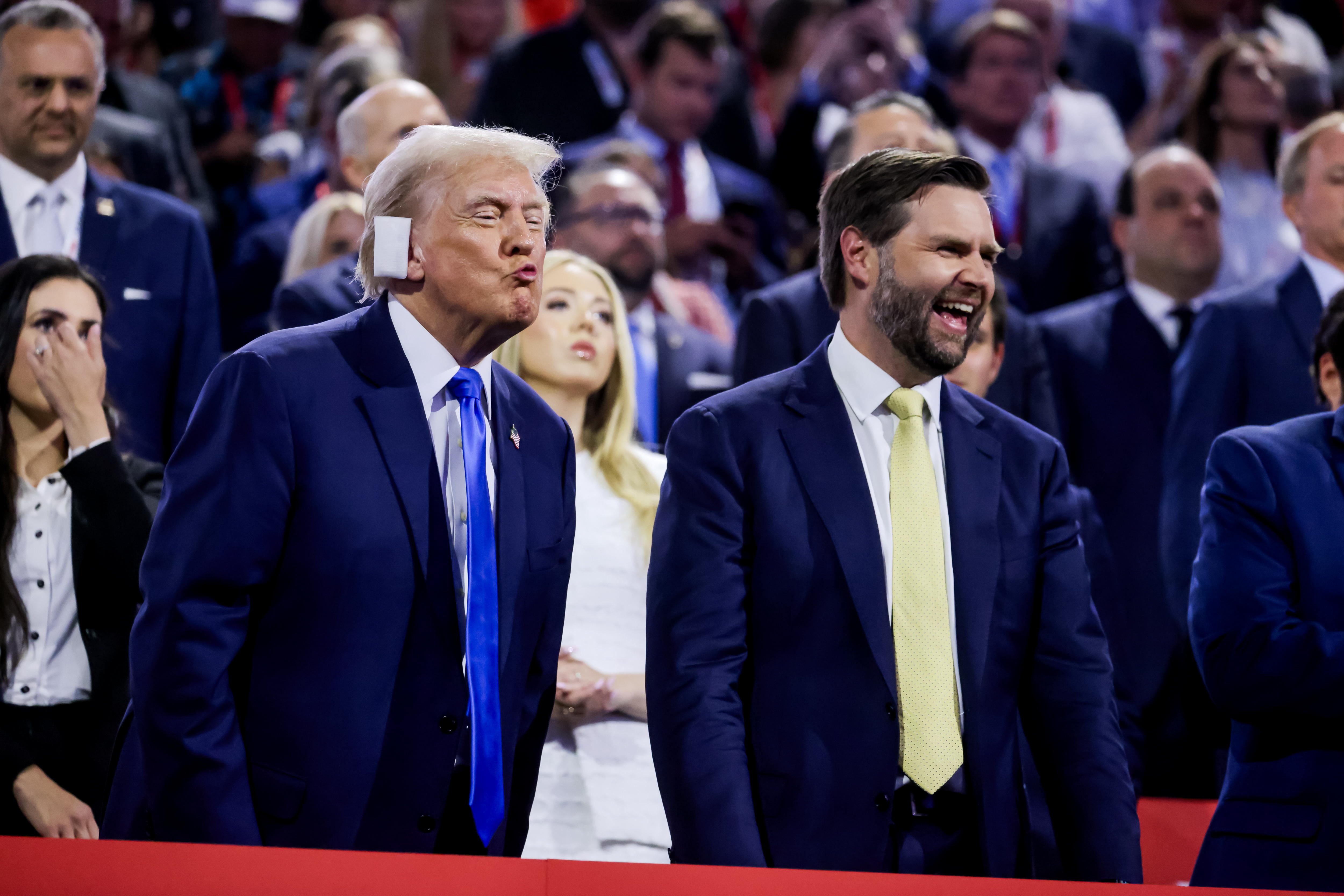 “Mi abuela tenía 19 pistolas”: la fórmula de Trump defiende el porte de armas