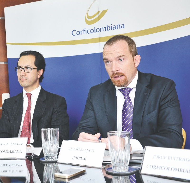 Mauricio Millán, gerente de Covipacífico; Alejandro Sánchez, Vicepresidente banca de inversión de Corficolombiana; David Blanco, representante de Iridium en Colombia. / Cortesía