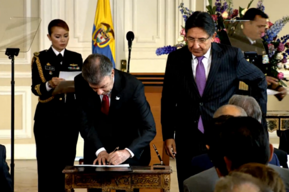 Su mayor desafío, luchar contra la corrupción ahora que viene el posconflicto: Santos a Néstor H. Martínez