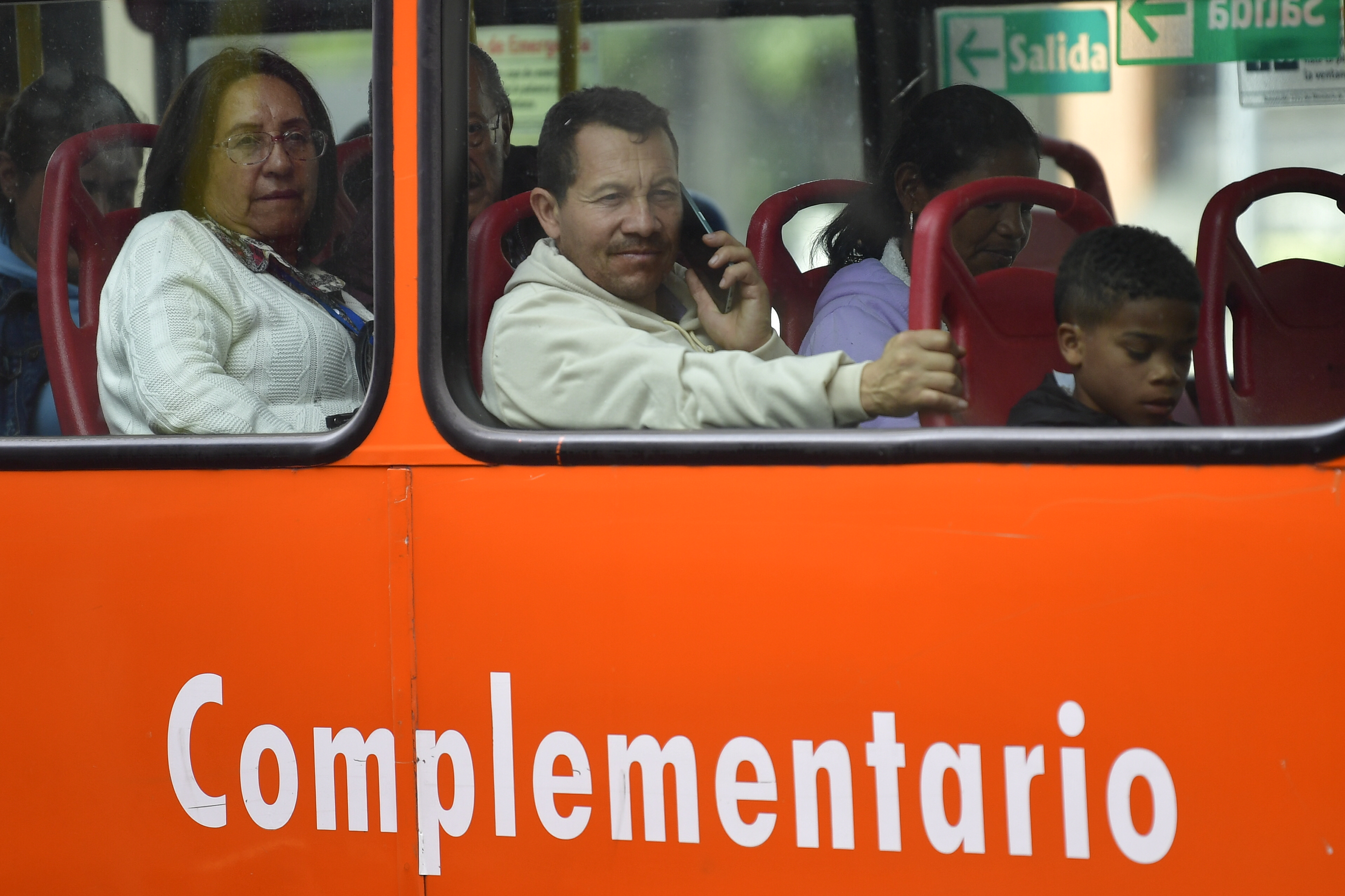 Movilidad hoy, 15 de septiembre: manifestantes en la transversal 93 con Av. Mutis