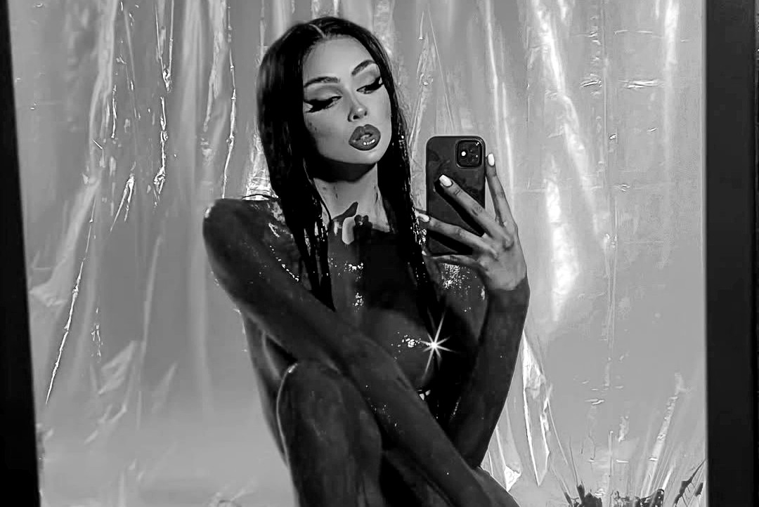 Influencer fue hallada sin vida en su apartamento. Autoridades investigan el caso