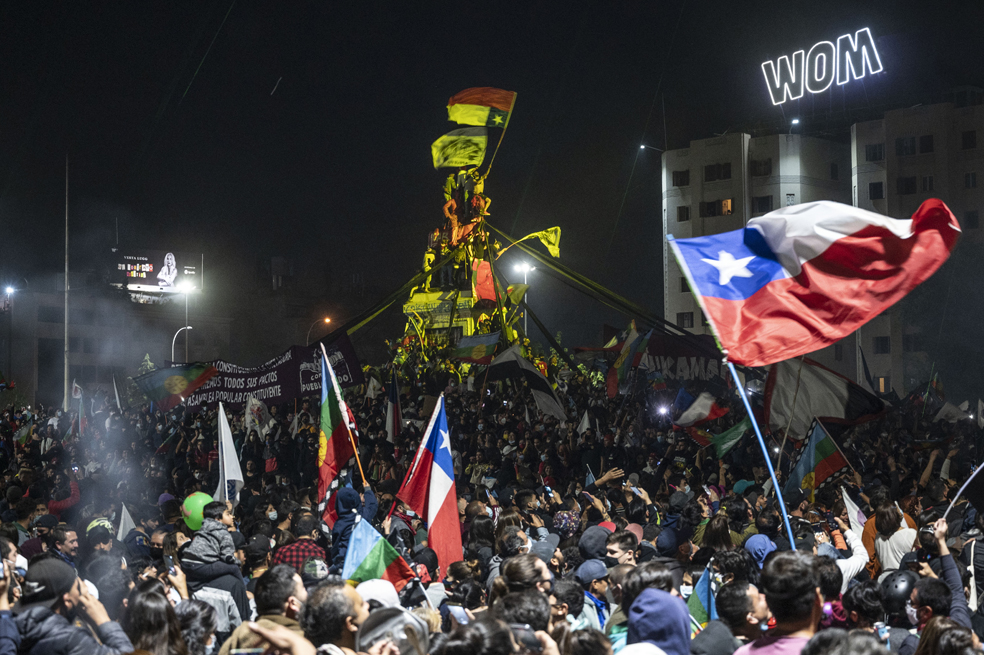 Plebiscito en Chile: aplastante mayoría decidió cambiar la Constitución heredada de Pinochet