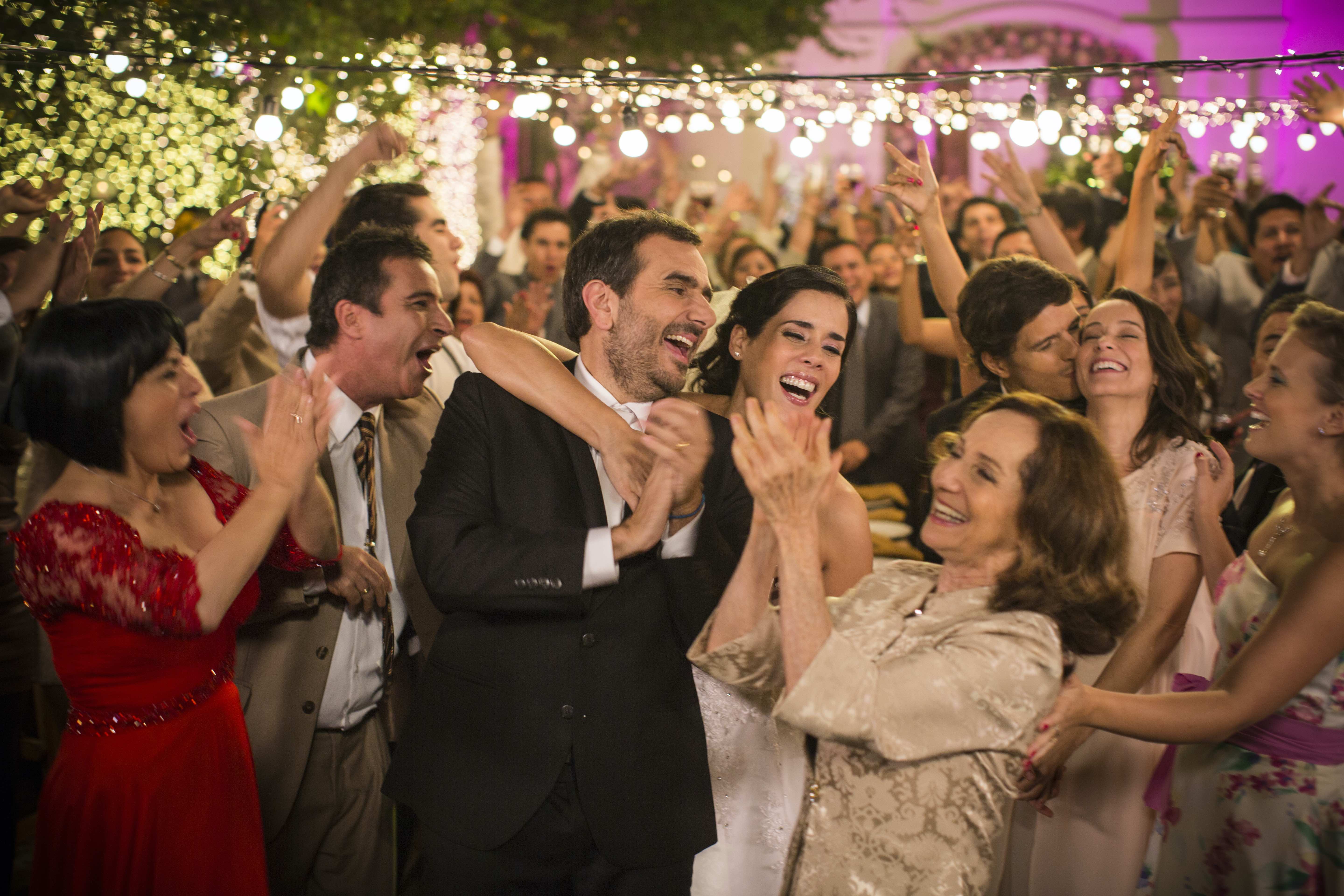 Lifetime celebra el mes del amor con las películas románticas “Locos de amor 1 y 2″