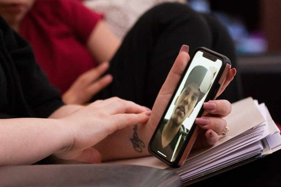 Entre lágrimas y destrozada por la separación, Susana Méndez, la madre de José, dice que el joven fue un excelente estudiante y que nunca ha tenido un problema, cuya prueba máxima es que pudo renovar todos estos años el beneficio del programa DACA, promulgado durante la Administración de Barack Obama.