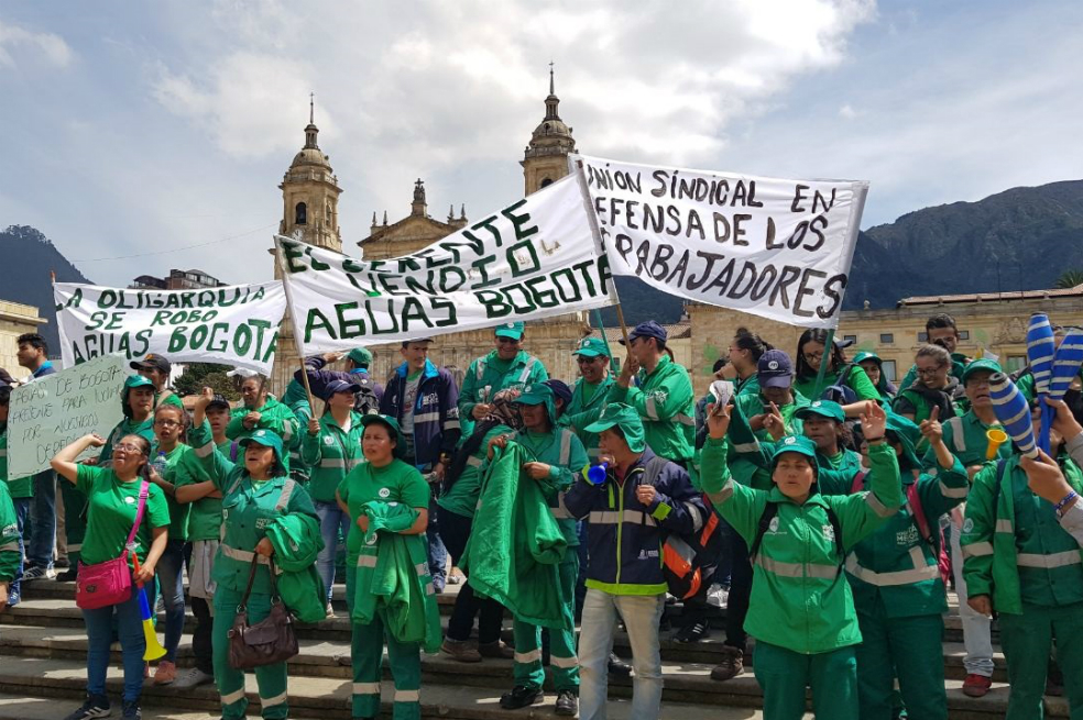 Empleados de Aguas de Bogotá, protestaron ante posible “masacre laboral”