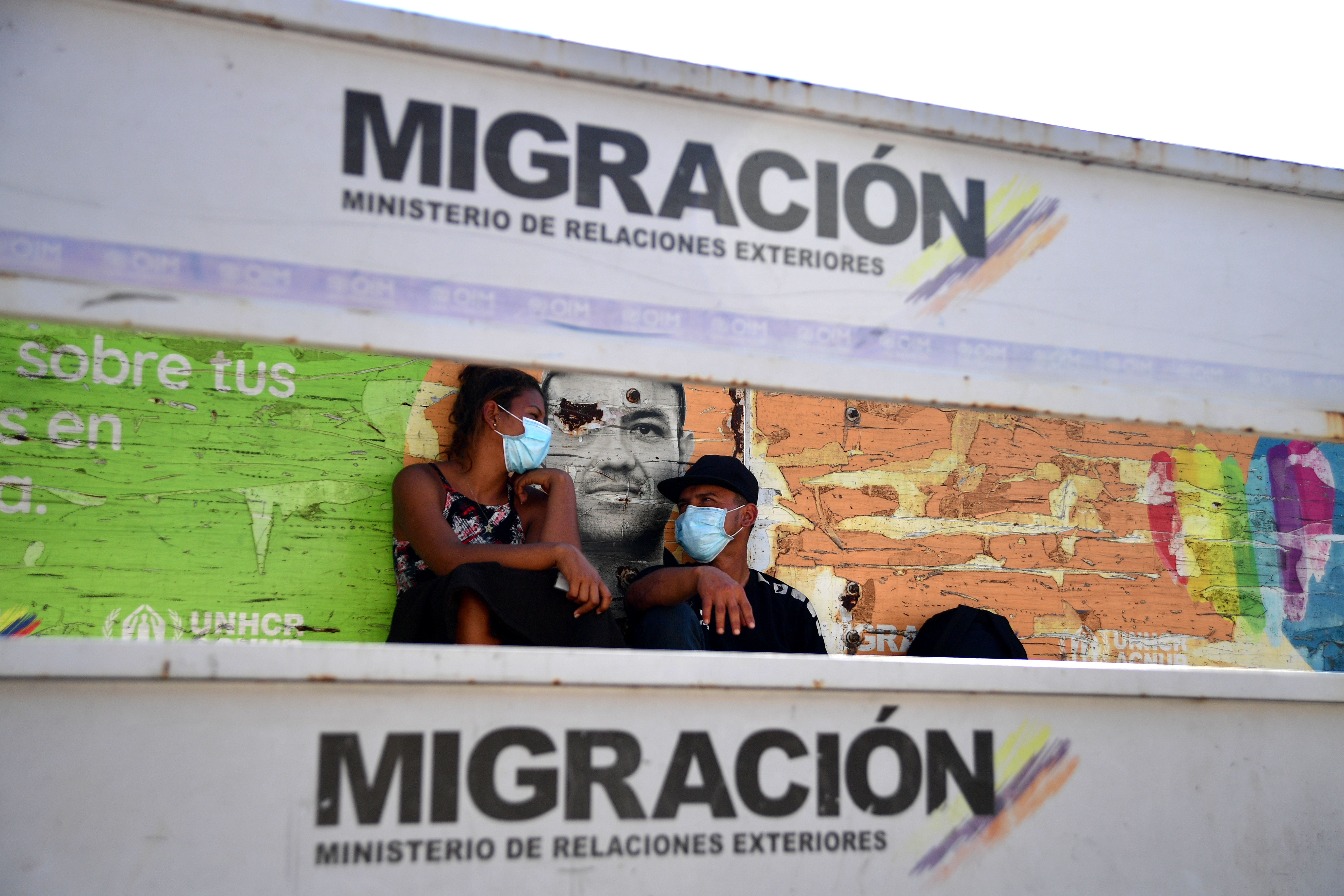 Migrantes en el Puente Internacional Simón Bolívar, punto fronterizo entre Colombia y Venezuela.