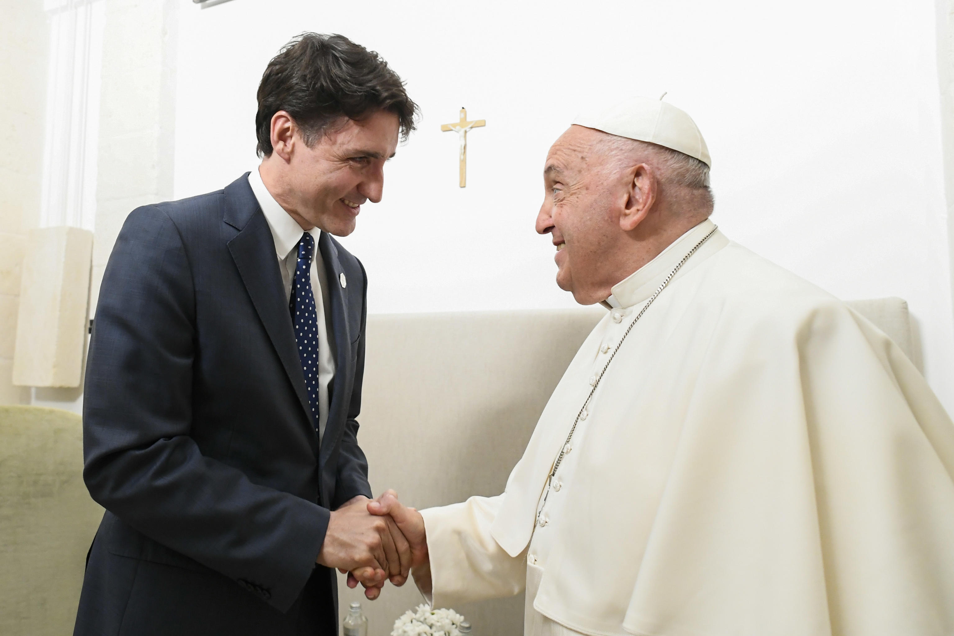 El primer ministro de Canadá pidió al Vaticano que devuelva piezas indígenas