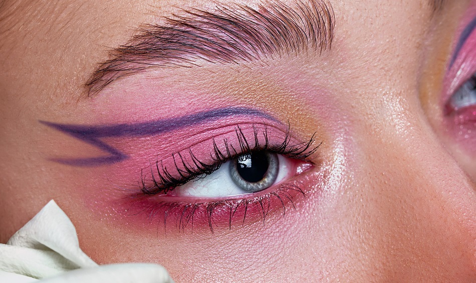 ¿Cómo hacer que las sombras de ojos duren más tiempo?