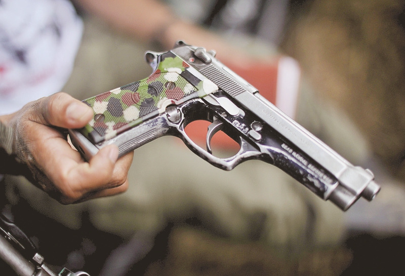 Anuncian contraproyecto a iniciativa uribista que quiere tumbar prohibición de porte de armas