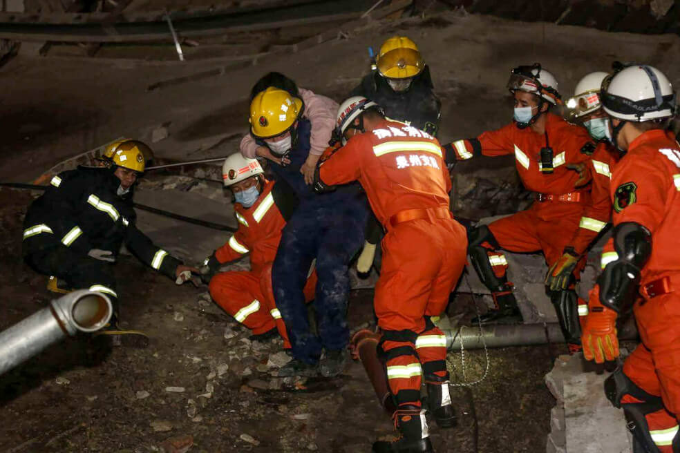 Colapsa hotel en China que alojaba a pacientes en cuarentena por el coronanivrus