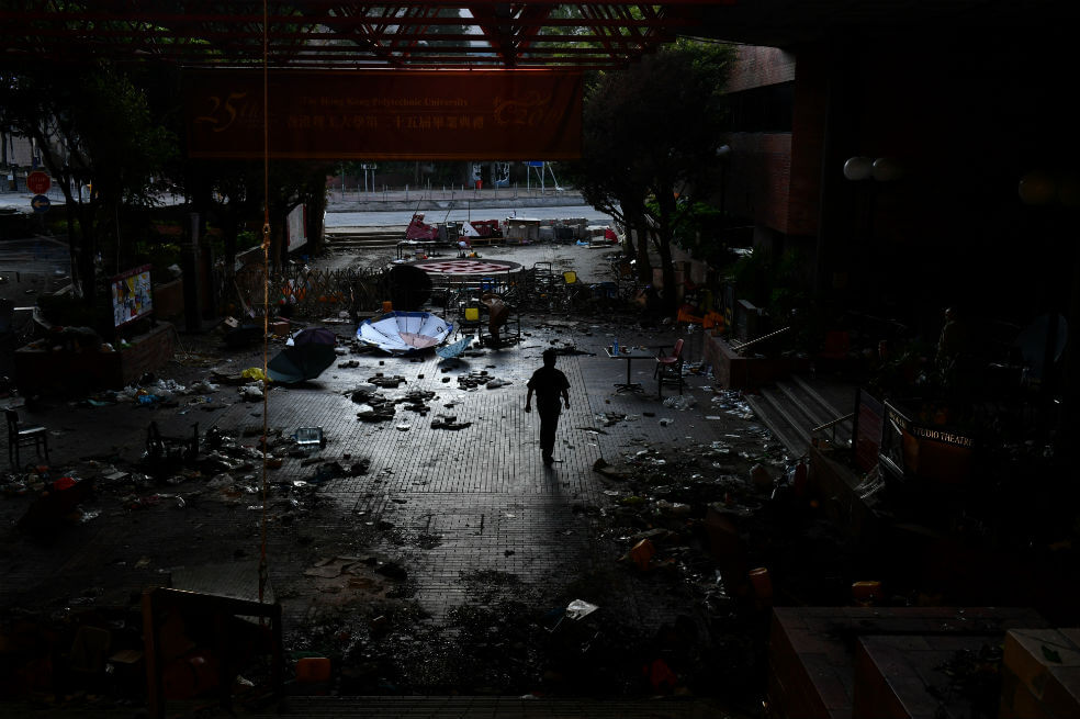 Desolación en el campus de la universidad asediada en Hong Kong
